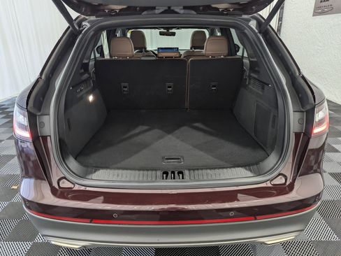 Used 2022 Lincoln Nautilus Reserve w/ Equipment Group 201A image 10