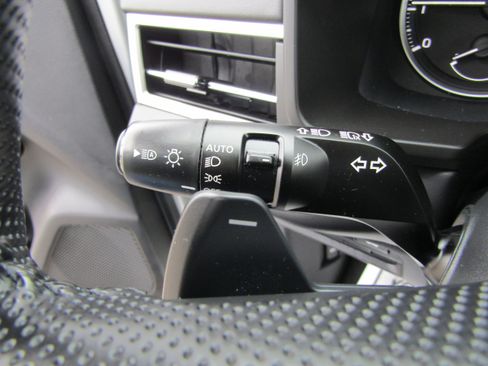 Used 2023 Mitsubishi Outlander SE image 18