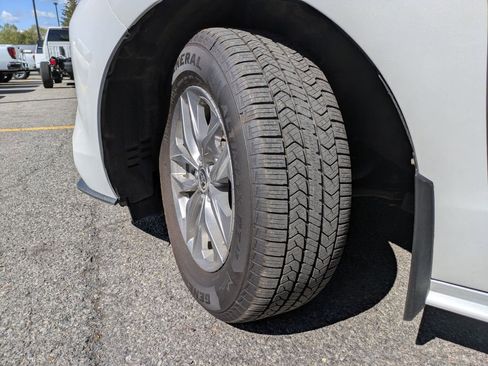 Used 2023 Toyota Sienna XLE AWD/4WD image 36