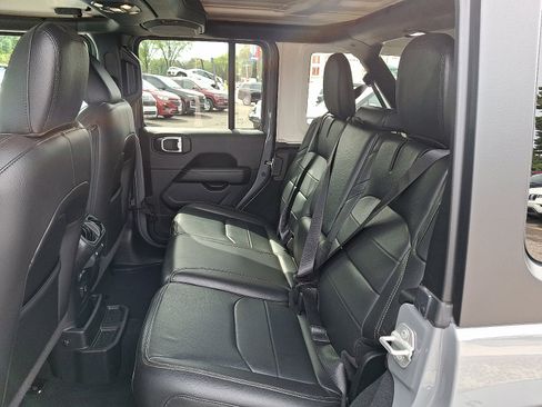 Used 2023 Jeep Wrangler Unlimited Sahara image 10