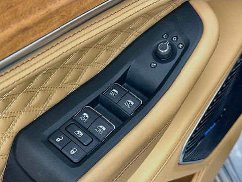 Certified 2025 Jeep Grand Cherokee L Summit AWD/4WD image 28