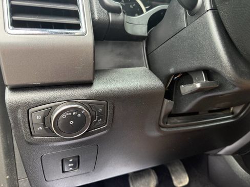 Used 2015 Ford F150 XLT w/ Equipment Group 302A Luxury image 16