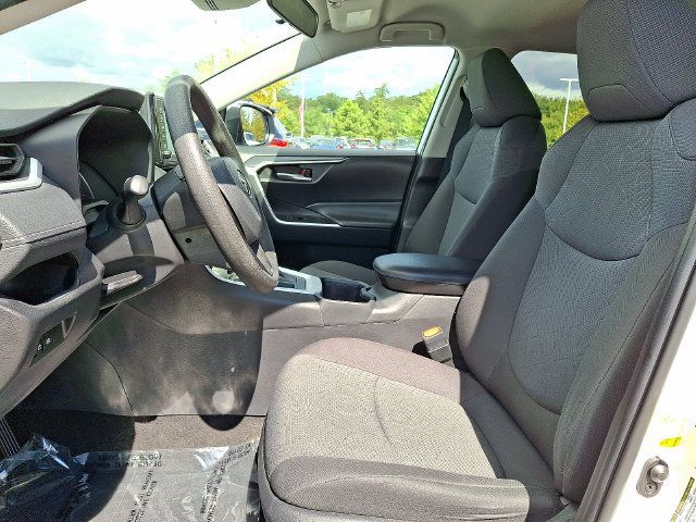 Used 2022 Toyota RAV4 XLE AWD/4WD image 13