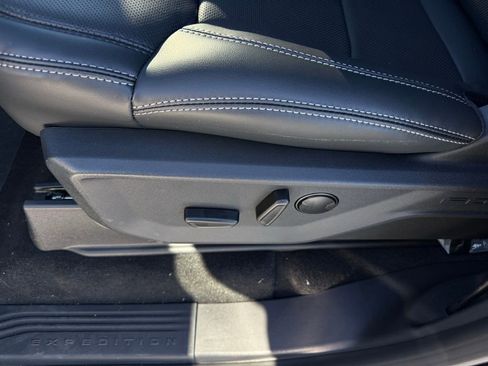 New 2026 Ford Expedition Max Platinum w/ Driver's Package image 11