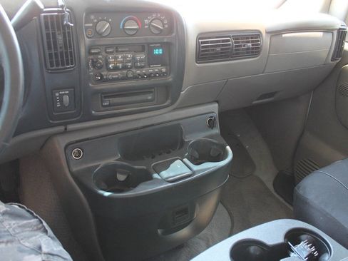 Used 2000 GMC Savana 1500 w/ Marketing Option Pkg 1SE RWD image 36