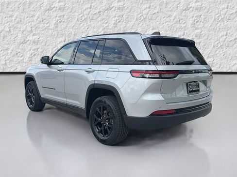 Used 2024 Jeep Grand Cherokee Altitude RWD image 5