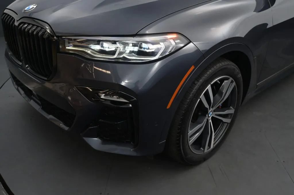 Used 2021 BMW X7 xDrive40i w/ M Sport Package AWD/4WD image 9