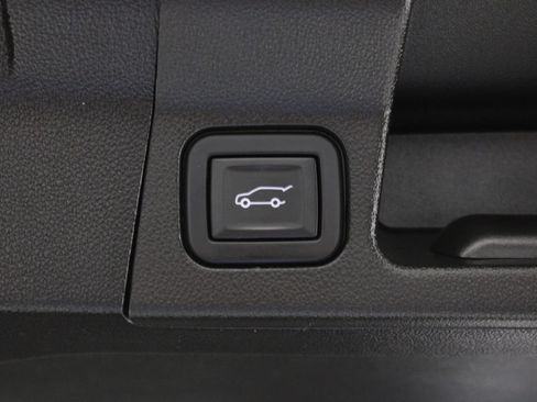 Used 2022 GMC Acadia SLE w/ Driver Convenience Package FWD image 18