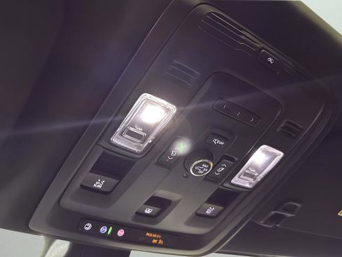 Used 2021 GMC Yukon Denali w/ Denali Premium Package image 23