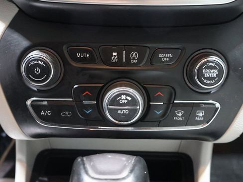 Used 2022 Jeep Cherokee Latitude Lux w/ Mopar Interior Package image 33