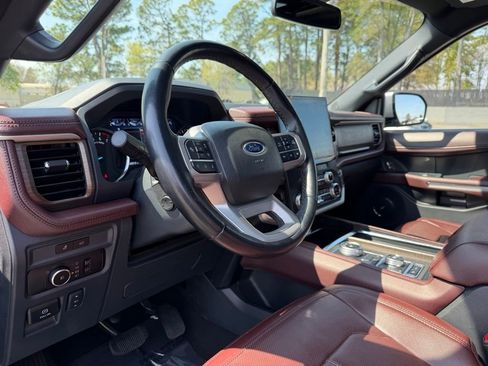 Used 2023 Ford Expedition Limited image 8