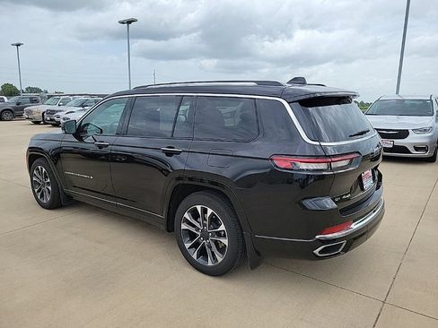 Used 2023 Jeep Grand Cherokee L Overland w/ Luxury Tech Group IV AWD/4WD image 5