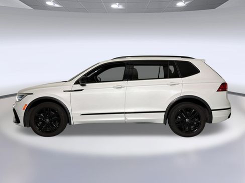 Used 2022 Volkswagen Tiguan SE R-Line FWD image 2