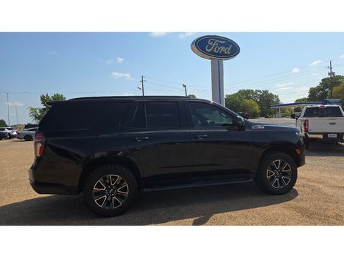 Used 2022 Chevrolet Tahoe Z71 w/ Z71 Off-Road Package AWD/4WD image 6