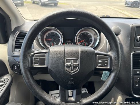 Used 2015 Dodge Grand Caravan American Value Package FWD image 19