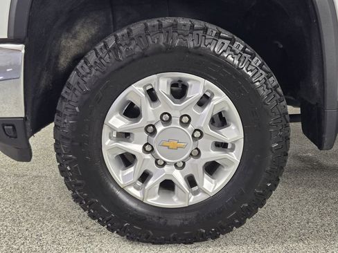 Used 2024 Chevrolet Silverado 2500 LT AWD/4WD image 13