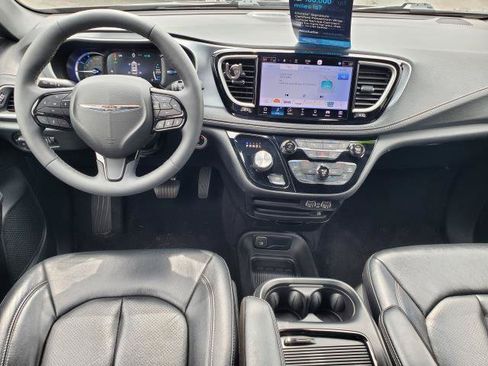 Used 2022 Chrysler Pacifica Touring-L w/ Uconnect Theater Family Group FWD image 22