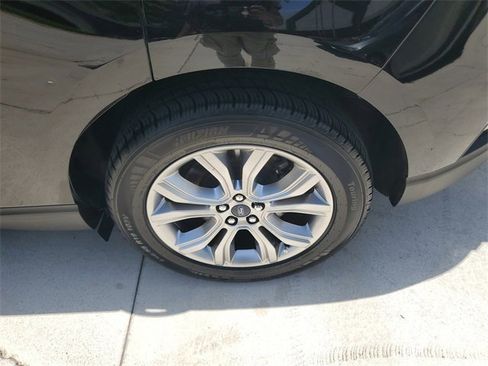 Used 2022 Ford Edge Titanium image 10