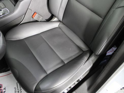 Used 2024 Cadillac XT4 Premium Luxury image 36