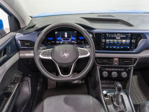Used 2023 Volkswagen Taos SE w/ Panoramic Sunroof Package FWD image 11