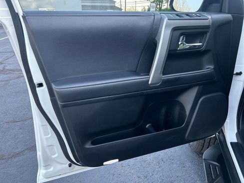 Used 2021 Toyota 4Runner SR5 Premium w/ Moonroof Package AWD/4WD image 18