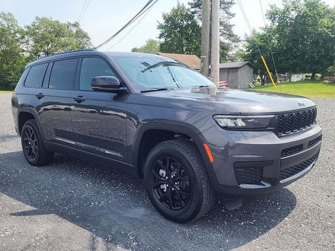 New 2025 Jeep Grand Cherokee L Altitude image 3