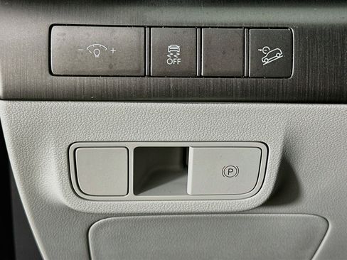 Used 2025 Hyundai Kona SEL FWD image 17