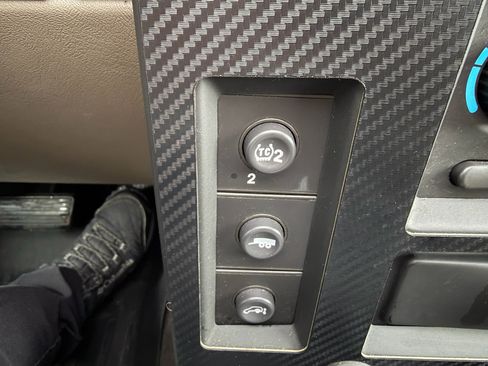 Used 2005 HUMMER H2 SUT w/ Preferred Equipment Group image 35