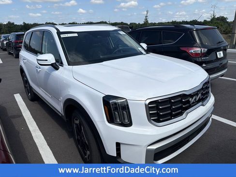 Used 2024 Kia Telluride S w/ S Sunroof Package FWD image 1