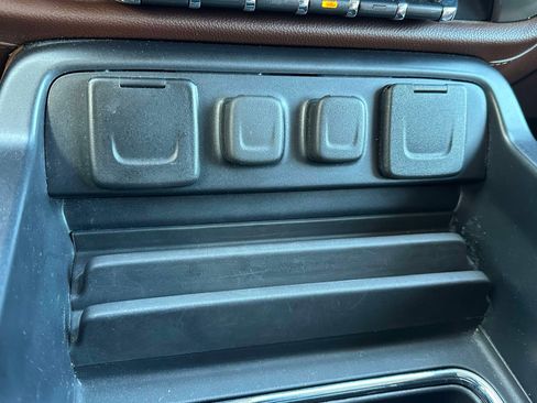 Used 2018 Chevrolet Silverado 1500 High Country image 13