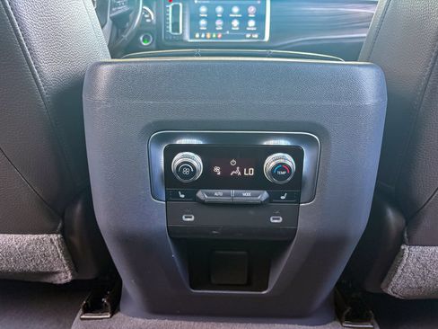 Used 2021 GMC Yukon Denali w/ Denali Premium Package AWD/4WD image 33