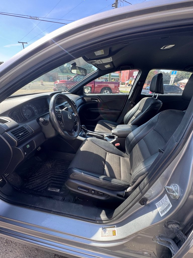 Used 2017 Honda Accord Sport image 12