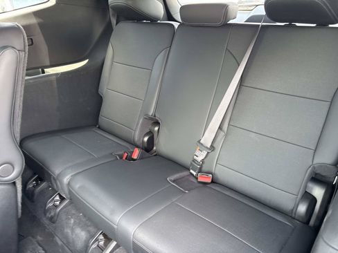 Used 2025 Buick Enclave Preferred w/ Power Package FWD image 33