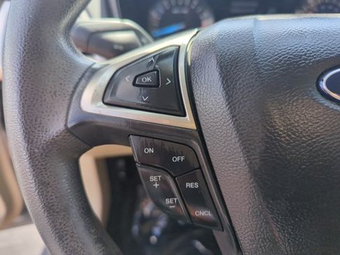 Used 2015 Ford Fusion SE FWD image 12