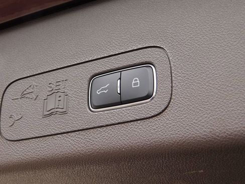 Used 2022 Lincoln Aviator AWD w/ Premium Package image 12