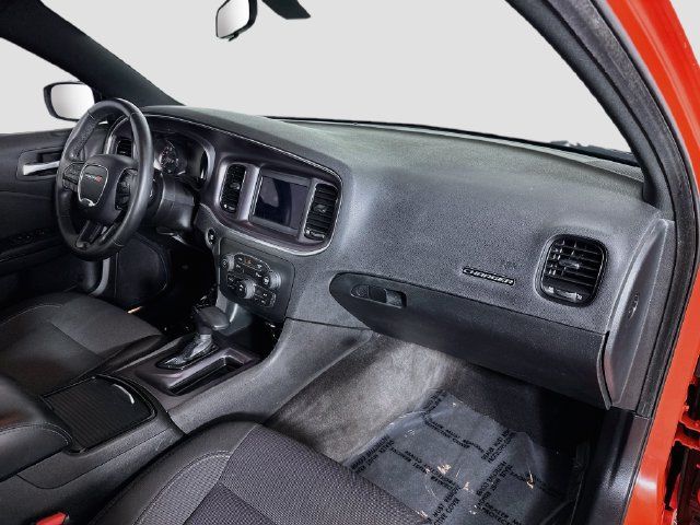 Used 2018 Dodge Charger SXT w/ Blacktop Package RWD image 29