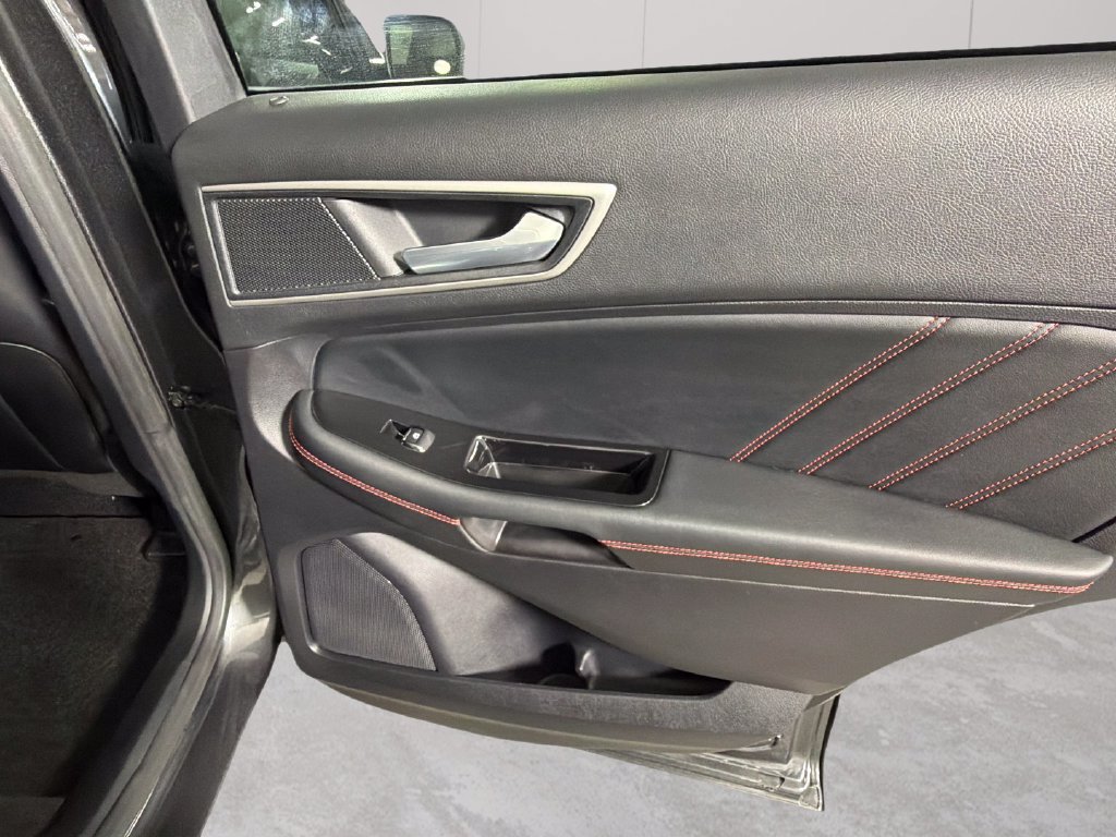 Used 2020 Ford Edge ST-Line FWD image 32