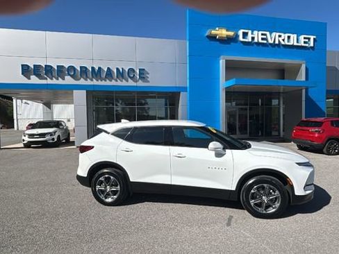 Used 2025 Chevrolet Blazer LT AWD/4WD image 3