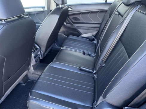 Used 2024 Volkswagen Tiguan SE w/ Panoramic Sunroof Package image 26