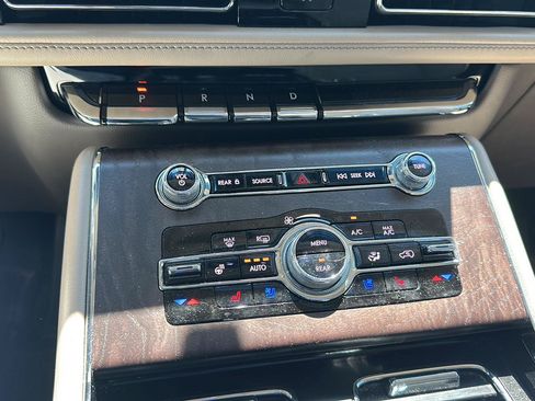 Used 2022 Lincoln Aviator Reserve w/ Equipment Group 201A AWD/4WD image 20