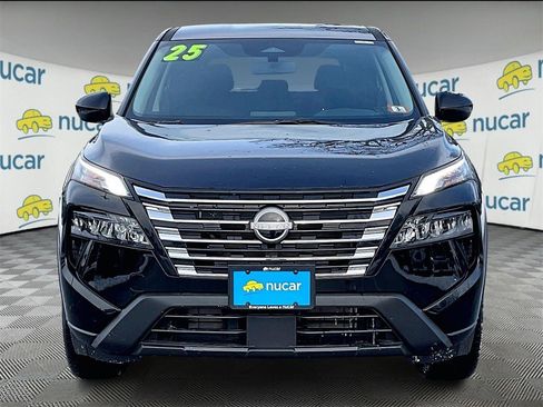 Used 2025 Nissan Rogue SV image 2