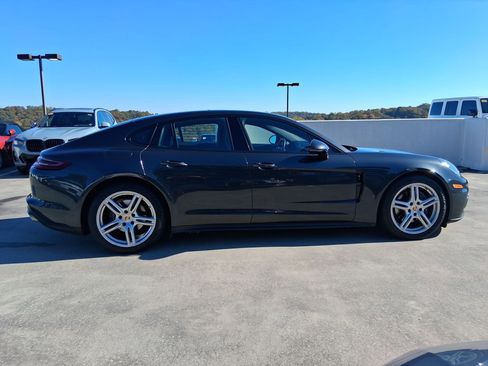 Used 2019 Porsche Panamera 4 image 8