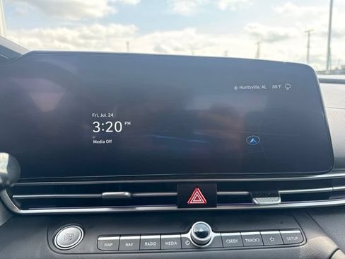 Used 2024 Hyundai Elantra SEL FWD image 33