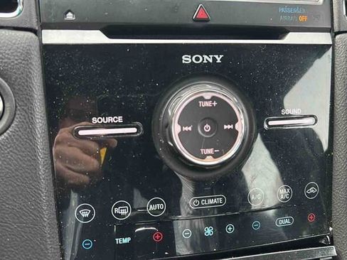 Used 2018 Ford Taurus Limited FWD image 18
