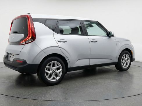 Used 2025 Kia Soul LX w/ LX Technology Package FWD image 9