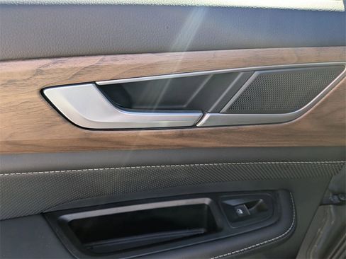 Used 2025 Volkswagen Atlas SE image 26