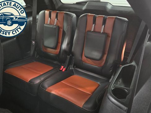 Used 2019 Ford Explorer XLT w/ Equipment Group 202A AWD/4WD image 31