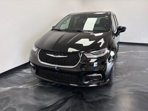 New 2026 Chrysler Pacifica Select AWD/4WD image 3