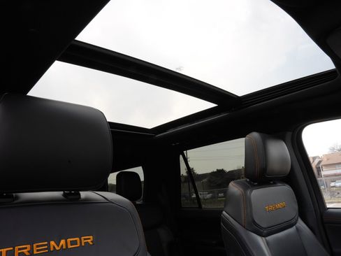 Used 2025 Ford Expedition Tremor image 27