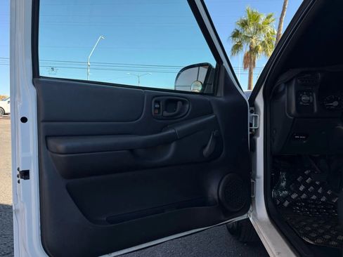 Used 2002 Chevrolet S10 Pickup 2WD Regular Cab image 36